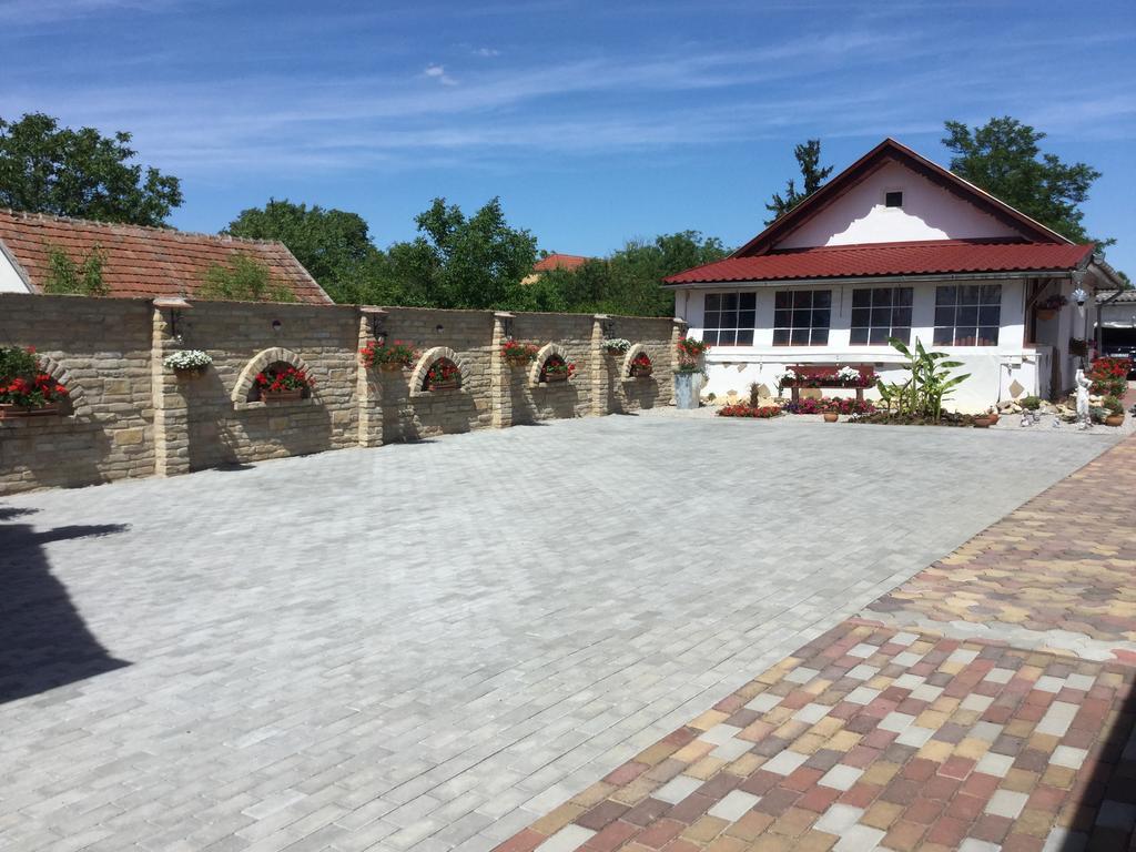 Jarmila Vendeghaz Hotel Balatonberény Buitenkant foto
