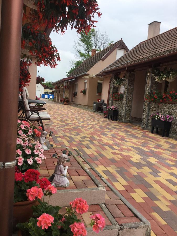 Jarmila Vendeghaz Hotel Balatonberény Buitenkant foto