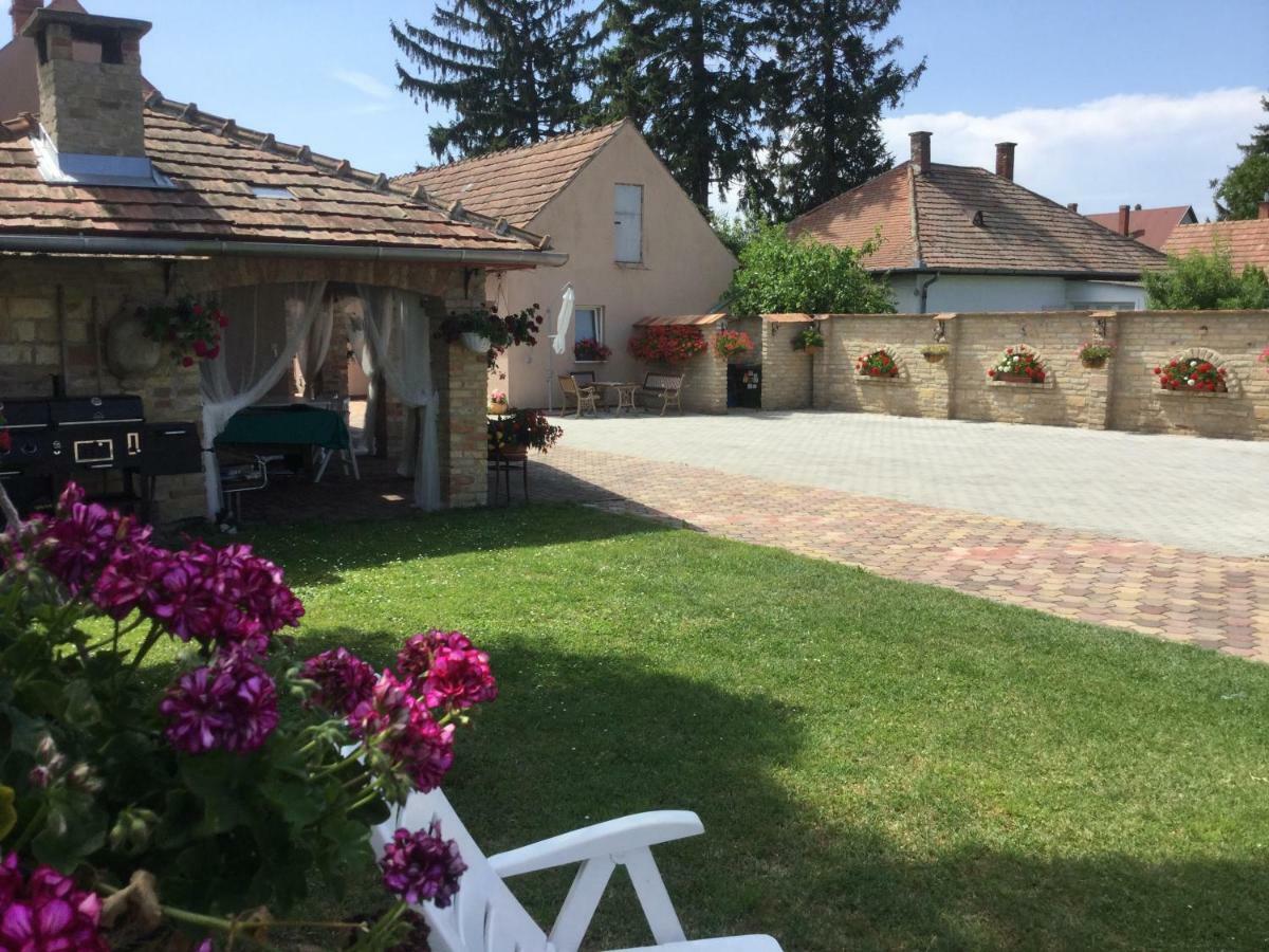 Jarmila Vendeghaz Hotel Balatonberény Buitenkant foto